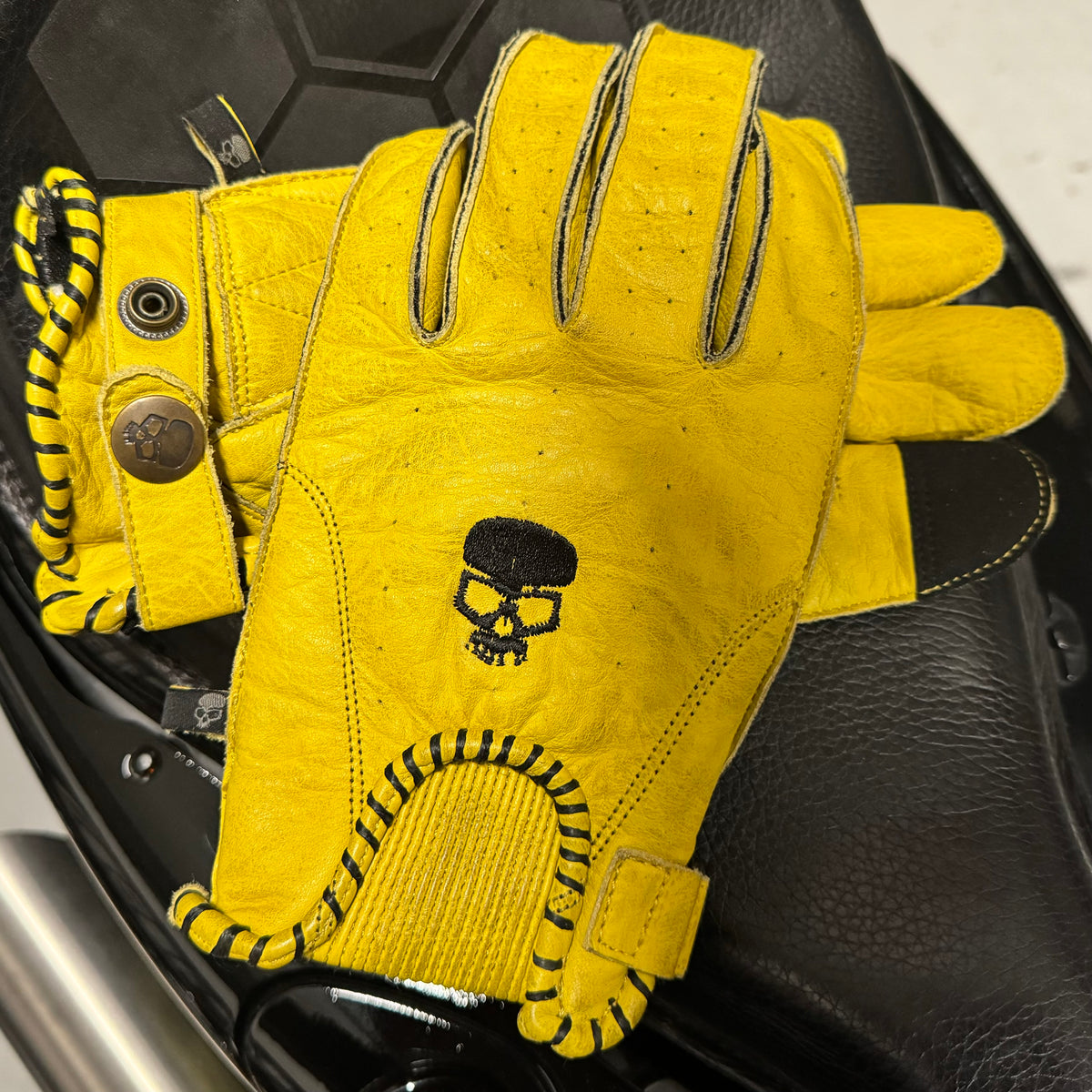 YELLOW GLOVE 本革スカルグローブ　Mサイズ 楽天市場】YELLOWGLOVE × DUCKNOT キャンプグローブ レザー 本革